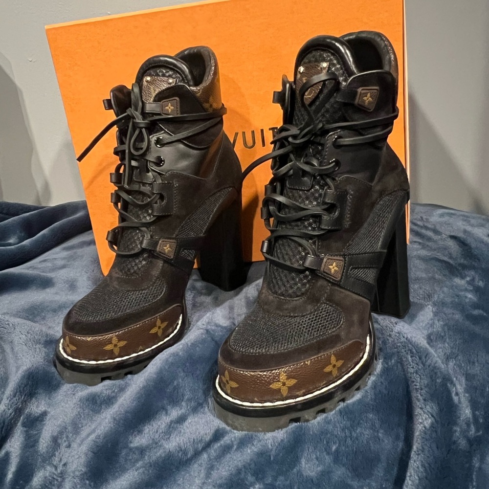 Louis Vuitton Boots sz 38.5